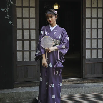 Жена Японското Традиционно Кимоно Красив Лилав Цвят Класически Юката Cosplay Clothinig Снимка Рокля Роба